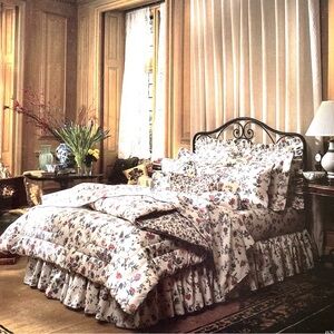 Laura Ashley Chinese Silk Queen Comforter